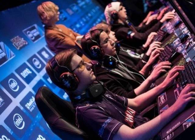 在进攻端 在进攻端